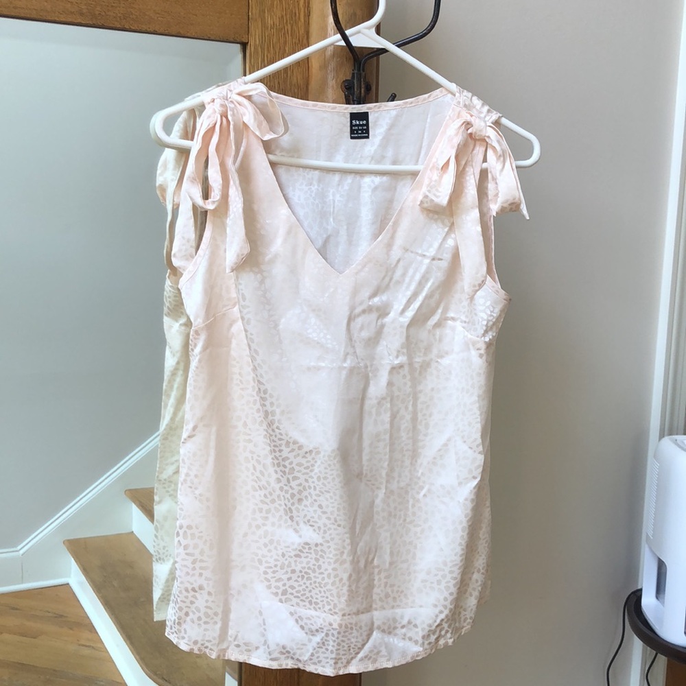 Skue Blouse, Size Small, Creme with pinkish peachy hue